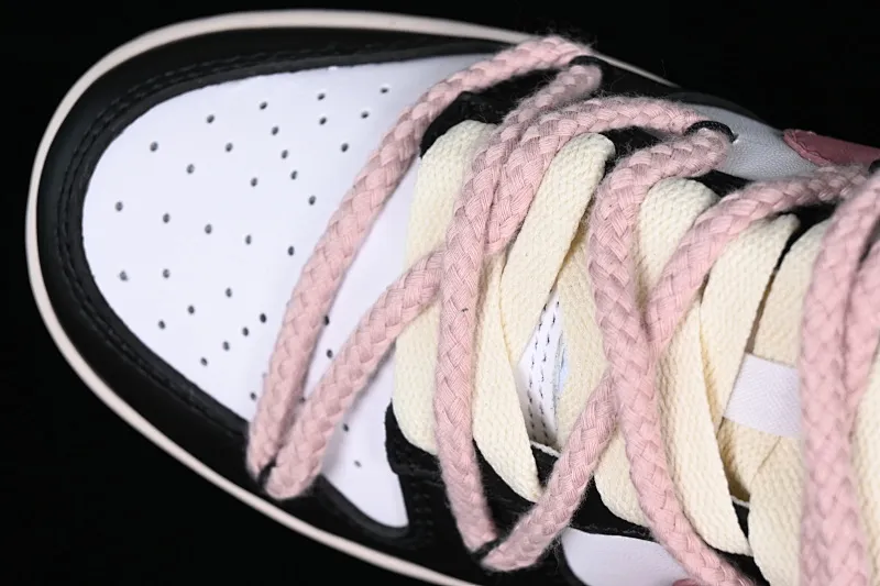 All Categories Nk SB Dunk Series Nk SB Dunk Low Low-top sneakers Nk Dunk Low Black Rose Thoughts Cloth patch Rope shoelaces Girls Sweet cool style SB strap low-top casual sneakers CW1590-100